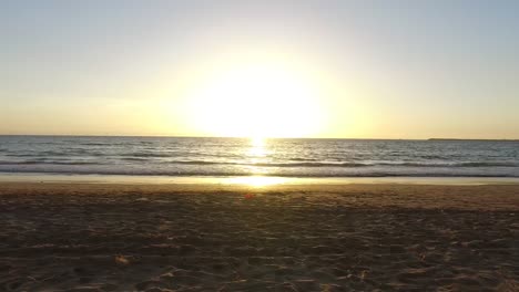 Puesta-de-sol-en-una-playa-de-Marruecos