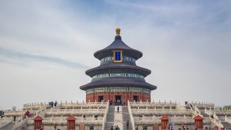 Timelapse-video-multitud-de-turistas-en-el-templo-del-cielo-en-la-capital-de-Beijing,-China.