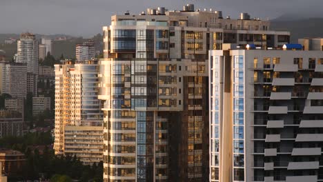 Stadtlandschaft-mit-modernen-Hochhäusern