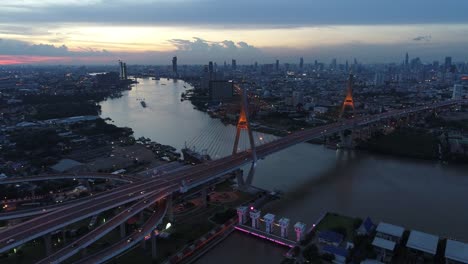 Bhumibol-Brücke-und-Fluss-Vogel-Auge-Ansicht-Landschaft-in-Bangkok-Thailand