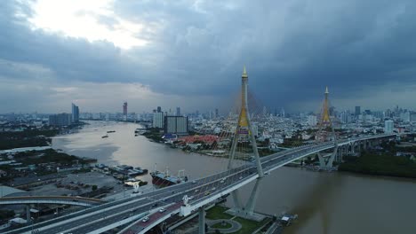 Puente-de-Bhumibol-y-río-aves-ojo-vista-paisaje-en-Bangkok-Tailandia