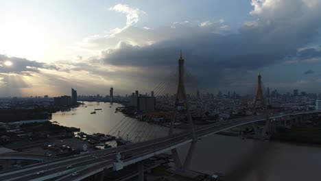 Puente-de-Bhumibol-y-río-aves-ojo-vista-paisaje-en-Bangkok-Tailandia