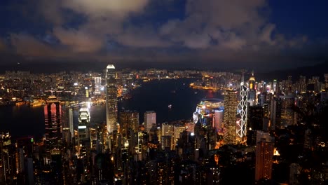 Nacht-schwenken-Schuss-Victoria-Harbour-und-Hong-Kong-vom-Gipfel