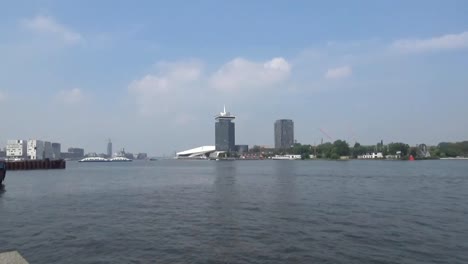 ein-Ausblick-auf-Amsterdam-und-Meer