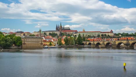 Vídeo-de-lapso-de-tiempo-de-ciudad-vieja-de-Praga-en-timelapse-Checa-4K