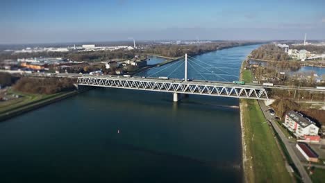 Puente-sobre-el-Rin-el-río-vuelo-Alemania