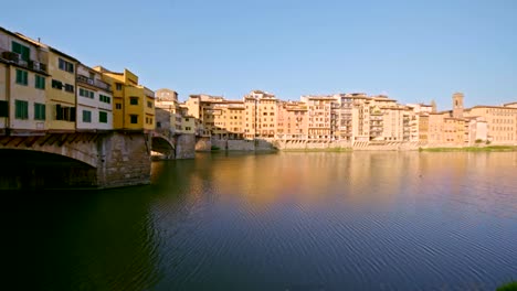 Bridges-of-Florence-over-the-Arno-River-at-sunset,-Italy