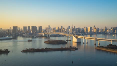 Time-Lapse-Tokyo-City-Skyline-Blick-auf-Hafen-von-Tokio-in-Japan