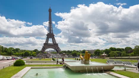 Daytime-timelapse-of-Eiffel-Tower,-Paris