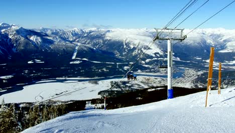 Overhead-cable-cars-above-snowcapped-mountain