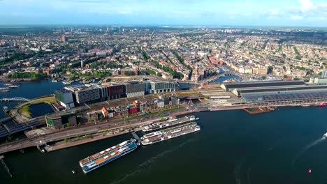 Vista-aérea-de-la-ciudad-sobre-Amsterdam