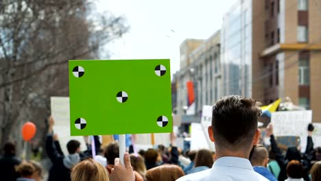 Primer-plano-de-la-cabeza-de-un-hombre-en-huelga.-Lucha-por-la-libertad-en-América-es-lenta