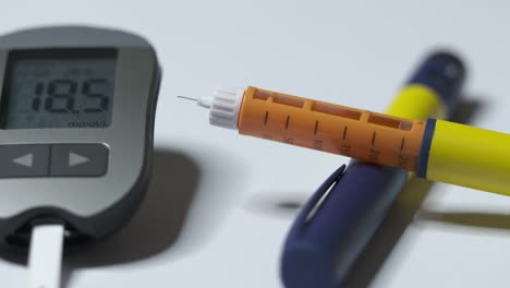 Diabetes-Test-Ausrüstung-und-Insulintherapie.-Hohen-Blutzuckerspiegel