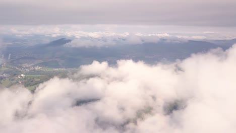 Drohnenflug-durch-die-Wolken