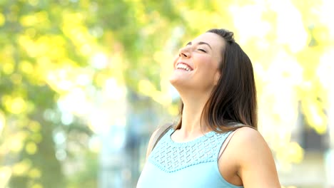 Woman-breathing-fresh-air-in-the-street