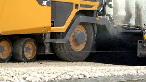 Construcción-del-camino.-Máquinas-de-pavimentación-de-asfalto.