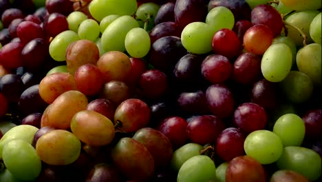 Gran-pila-de-uvas-alimentos-pantalla