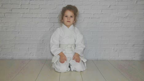 girl,-child-in-a-kimono-makes-a-greeting