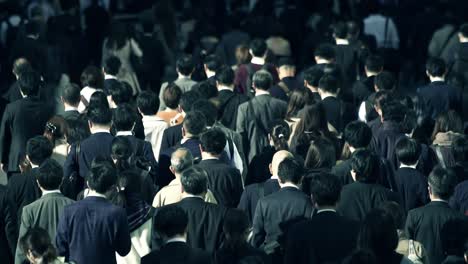 Crowd-of-businessmen-going-to-work-in-the-morning-Shinjyuku-Tokyo-Japan