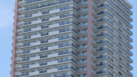 Una-mirada-mucho-más-cercana-de-las-ventanas-de-los-edificios