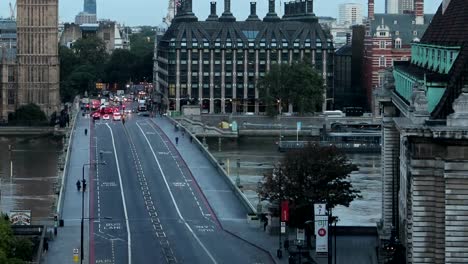 Big-Ben-Sonnenaufgang-über-Westminster-Brücke-Neigung-oben-links-timelapse