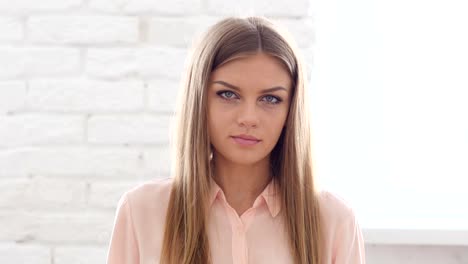 Shaking-Head-to-Reject,-Woman-Sitting-in-Office