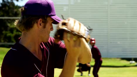 Baseball-players-pitching-ball-during-practice-session