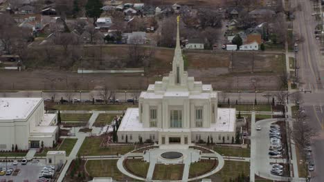Toma-aérea-del-templo-de-Ogden-Utah-Mormón