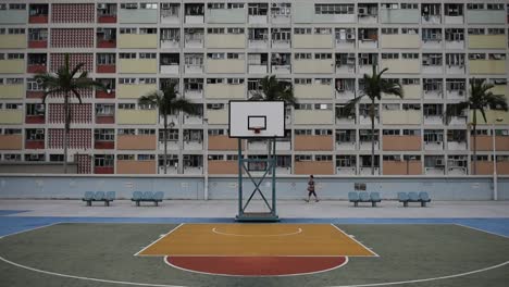 Bunte-Basketballplatz-in-Choi-Hung---Hong-Kong