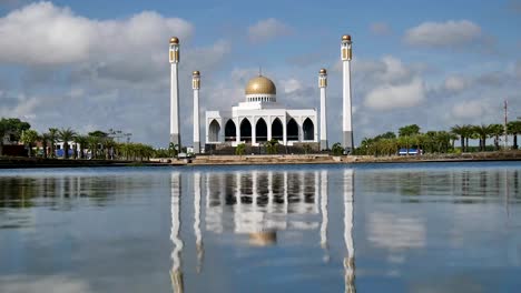 Footage-beautiful-mosque-and-reflection