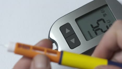 Prüfung-von-Ausrüstung-und-Insulintherapie-Diabetes