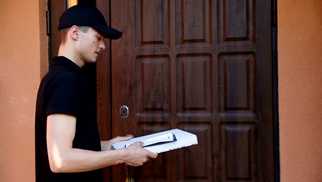 Delivery-Service.-Man-Delivering-Pizza-To-Clients-Home