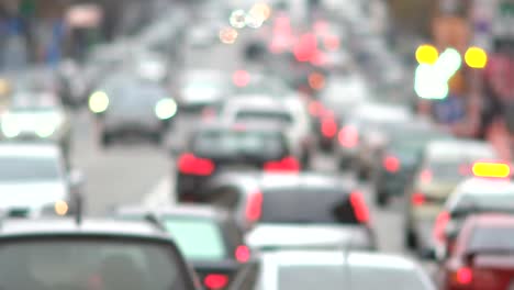 Dense-traffic-on-the-city-road-in-the-evening.-Defocus