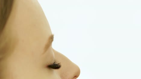 Close-up-woman-face-during-makeup-eyebrows-in-beauty-studio.-Woman-visagiste-using-makeup-brush-for-coloring-eyebrows-on-face-beauty-model-in-dressing-room