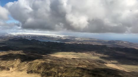 Island-von-einem-Flugzeugfenster