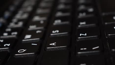 Black-QWERTY-keyboard-rack-focus