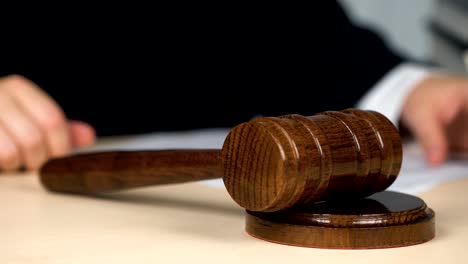 Closeup-of-judge's-hands-striking-gavel-in-courtroom,-proceeding-start-or-finish