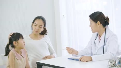 Pregnant-mother-and-child-visiting-doctor's-office.