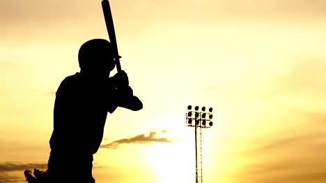 Silhouette-Baseball-Spieler-hält-einen-Baseballschläger,-um-die-Kugel-bohrt-zu-treffen