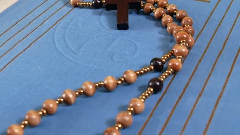 Wooden-Rosary-on-the-Bible.-Panning