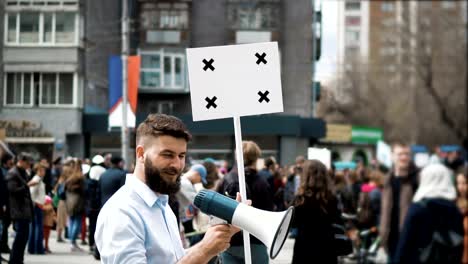 Disparar-en-un-shooter-de-un-megáfono.-Mucha-gente-en-el-fondo-a-cámara-lenta