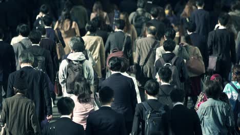 Crowd-of-businessmen-going-to-work-in-the-morning-Shinjyuku-Tokyo-Japan