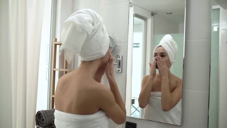 Face-Skin-Care.-Woman-Applying-Cream-On-Skin-At-Bathroom