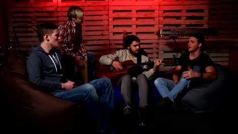 Band-Musik-unplugged-im-club