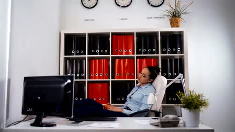 Lazy-businesswoman-playing-ball-and-do-not-want-to-work