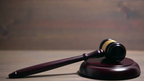 Closeup-of-Wooden-Courtroom-Gavel