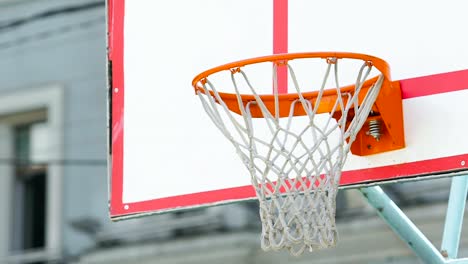 Selección-de-baloncesto-de-falla-anotar-tres-puntos-durante-el-partido,-pérdida-en-la-competición