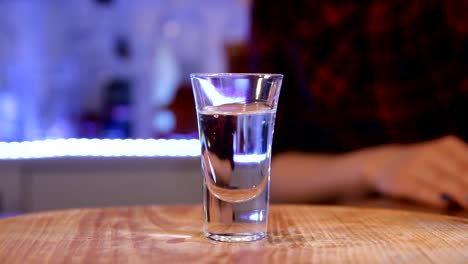 Bartender-preparing-fantastic-alcoholic-cocktail-Brain-Tumor.-Making-of-Brain-Hemorrhage-or-Bloody-Brain-shot,-close-up.-Halloween-cocktail