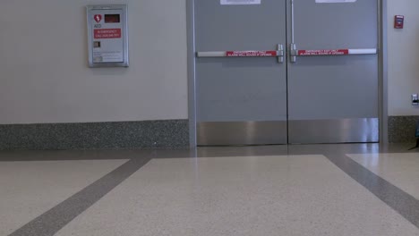 Time-lapse-of-people-walking-back-and-forth-in-an-airport-with-their-luggage