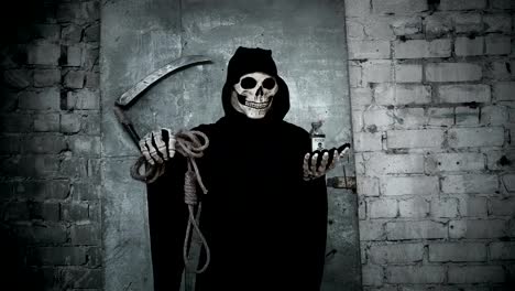 death-with-a-scythe-holding-a-rope-with-a-loop-and-a-vial-of-poison,-offering-a-choice-between-them